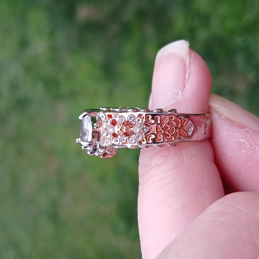 New Heart Shaped CZ Rose Gold & Silver Skulls & Roses Ring. - Picture 16 of 16